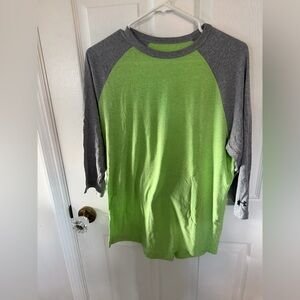 Under Armour Heat Gear Size Large Fitted Green & Gray Baseball tee - 3/4 sleeves